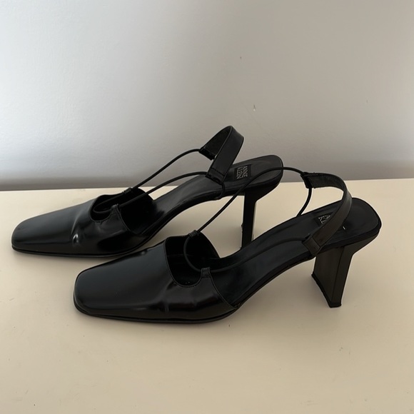 Vintage Anne Klein Shiny Black Leather Sling Back Shoes, sizes 6/7 - Picture 5 of 10